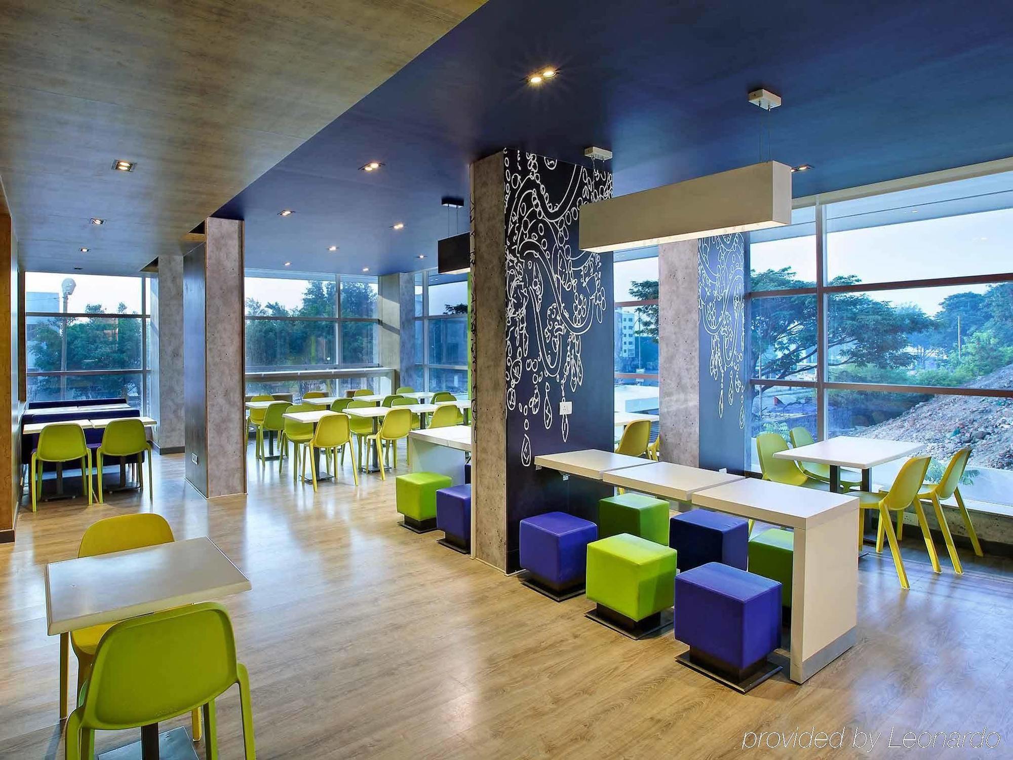 Holiday Inn Express Pune Pimpri By Ihg Exterior foto